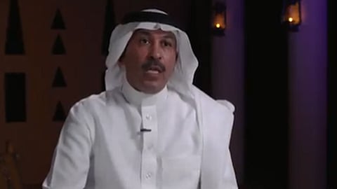 بالفيديو.. بماذا همس الملك عبدالعزيز في أذن فؤاد إسماعيل شاكر؟