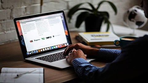 دولة أوروبية تدرس إعادة فرض العمل عن بعد بسبب كورونا