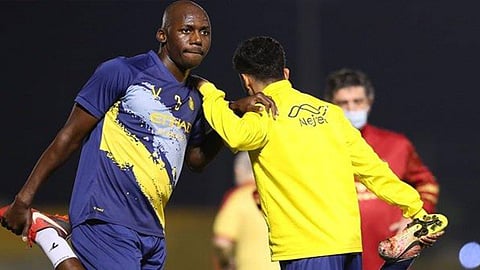 رسميًا.. «النصر» يعلن خضوع لاعبه لعملية جراحية في «البطن»