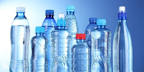 خبير يحذر من حفظ مياه الشرب في زجاجات بلاستيكية
