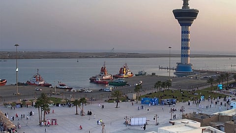 تنبيهات الأرصاد: 4 مناطق تشهد أمطارًا وسحبًا رعدية ورؤية متدنية