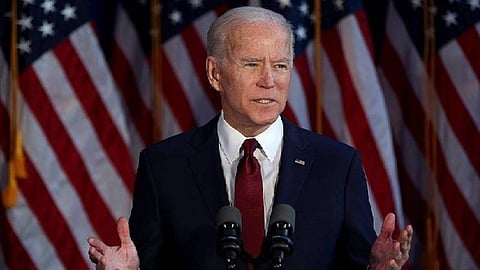 منظمات وجماعات تطالب بايدن بالضغط للتنازل عن الملكية الفكرية للقاحات كورونا