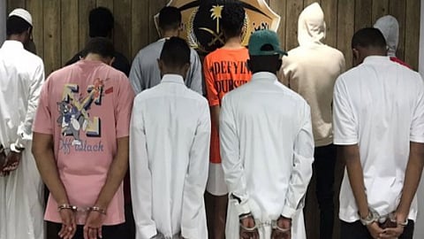 شرطة مكة تطيح بـ10 أشخاص ظهروا في مشاجرة بمقطع متداول على مواقع التواصل الاجتماعي