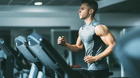 مدرب رياضي يحذّر من استخدام الإبر الهرمونية ويوضّح مخاطرها