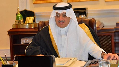 أمير تبوك يتلقى تقارير عن الوضع الصحي والوقائي