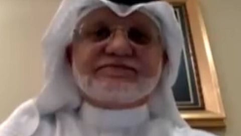 ما خطورة تربية القطط والكلاب منزليًا على الأطفال؟.. استشاري يجيب