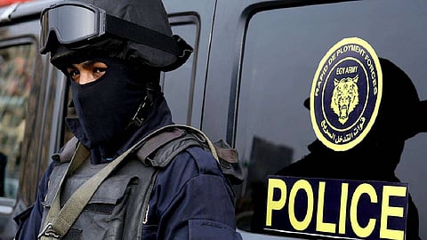 أشعل بهما النيران.. أب يرتكب جريمة بشعة بحق طفليه والأمن المصري يكشف التفاصيل