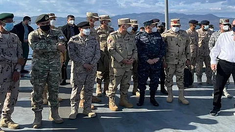 بالصور.. نائب قائد القوات البحرية يحضر مناورات «ميدوزا - 11» في جزيرة كريت