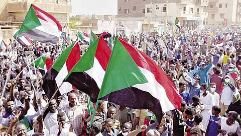 تظاهرات منددة باتفاق «البرهان - حمدوك» في الخرطوم.. والأمن يقابلها بالغاز المسيل للدموع