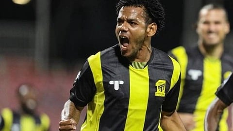 الاتحاد والطائي.. رومارينيو يسجل هدف التقدم