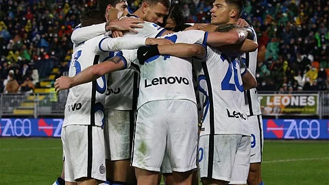 إنتر ميلان يعبر فينيزيا ويزاحم نابولي وميلان على صدارة الدوري الإيطالي