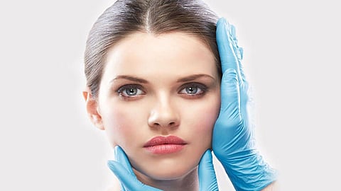 بدلا من عمليات الشد.. حاربي شيخوخة البشرة بهذه الطريقة السريعة والفعالة