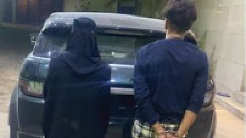 شرطة الرياض تطيح برجل وامرأة بعد تداول فيديو "سارقة الرنج"