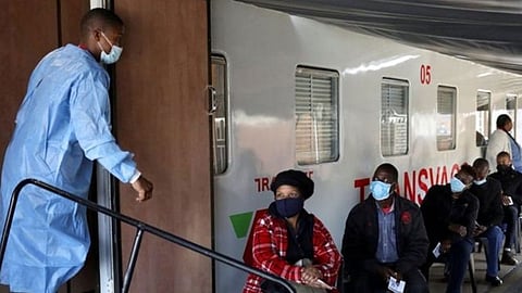 رقم مفزع لأعداد سلالات كورونا المتحورة بجنوب أفريقيا.. والإصابات بـ «أوميكرون» تزداد