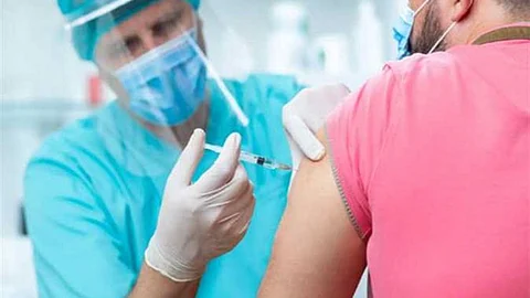 هل يتسبب ظهور أوميكرون في إعادة التجارب السريرية على اللقاح مرة أخرى؟ طبيب يوضح
