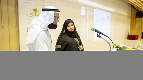 القويحص يُدشن أول دليل لإجراءات أنشطة وخدمات أمانة مكة