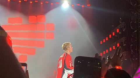 بالفيديو.. لحظة دخول النجم العالمي «جاستن بيبر» لإحياء حفلته في جدة