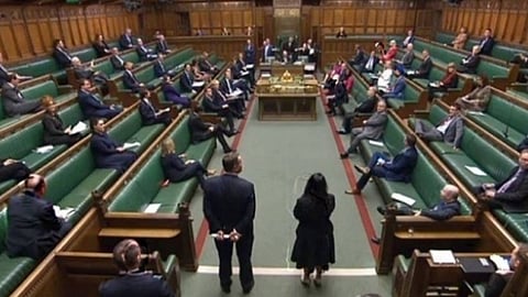 رئيس مجلس العموم البريطاني يعرب عن قلقه من تقارير بشأن تعاطي المخدرات داخل البرلمان