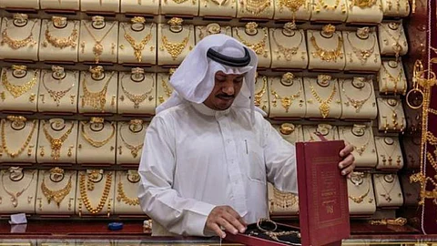 انخفاض أسعار الذهب في السوق السعودية بتعاملات صباح الإثنين