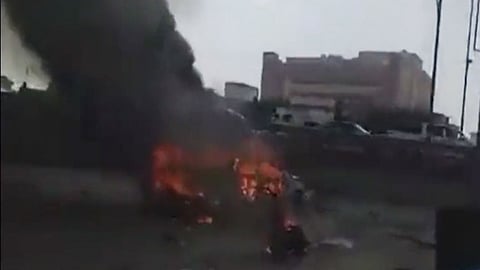 قتلى وعشرات المصابين.. اللقطات الأولى لحادث الانفجار قرب مستشفى البصرة التعليمي