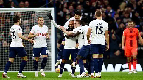 كورونا يضرب صفوف توتنهام الإنجليزي قبل فترة مزدحمة بالمباريات