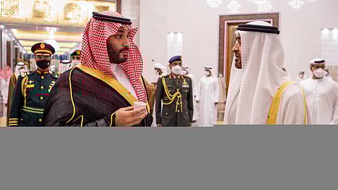 بالصور.. ولي العهد يصل أبو ظبي في ثاني محطات جولته الخليجية