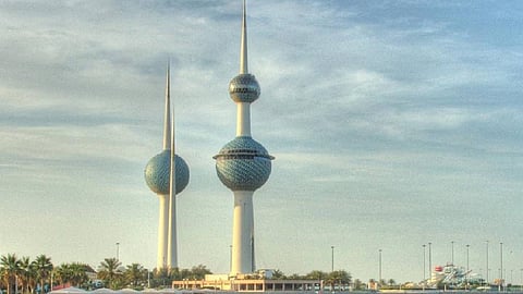 حادث مأساوي في الكويت.. أب يدهس 3 من أبنائه عن طريق الخطأ ووفاة الطفل الأصغر