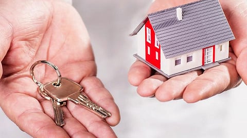 هل يُشترط التقديم عبر منصة «إحكام» لتملك العقار؟ محامٍ يجيب