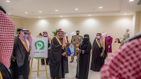 بالصور.. أمير القصيم يفتتح مبنى الكلية التقنية للبنات بالرس