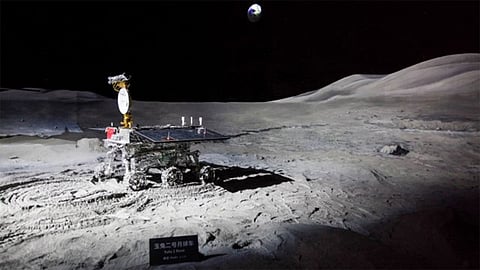 مركبة فضاء صينية تلتقط صورًا لجسم غريب على القمر.. فما هو؟