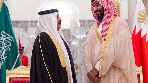 ولي العهد يصل البحرين في رابع محطاته الخليجية