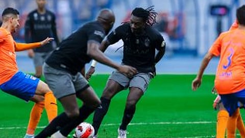 الهلال يسقط في فخ التعادل السلبي أمام الفيحاء بدوري المحترفين