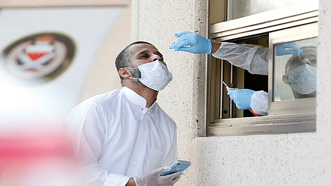 البحرين تعلن اكتشاف أول حالة إصابة بمتحور أوميكرون