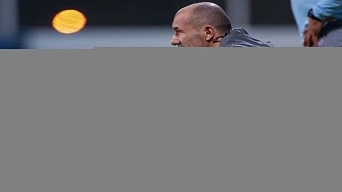 لاعب مهم ينضم لقائمة الغائبين عن الهلال في مواجهة النصر