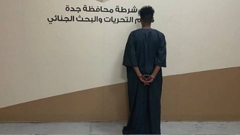 الإطاحة بمواطن سرق 12 مركبة من مواقع مختلفة في جدة