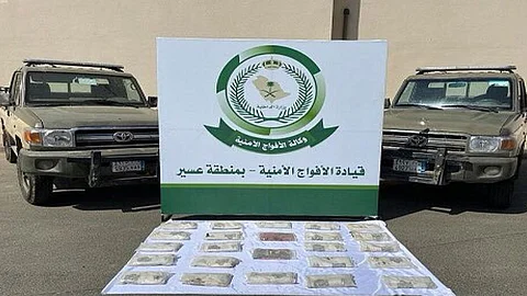 إحباط تهريب 40 كيلوجرامًا من الحشيش بحوزة 4 مخالفين إثيوبيين في عسير
