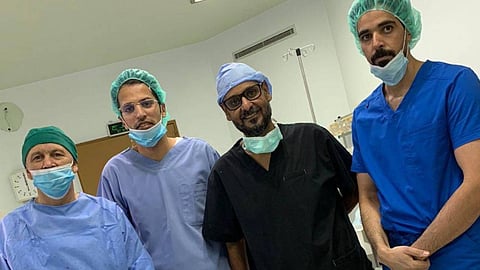 جراحة نادرة بمستشفى الملك خالد تنقذ مقيمًا من «حصوات الحالب»