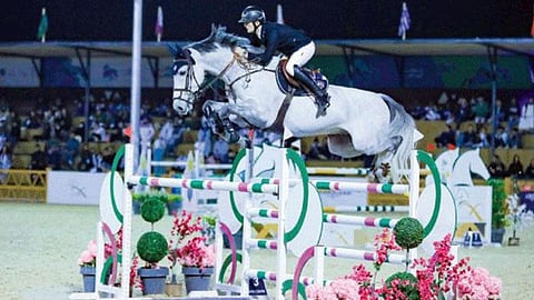 114 فارسًا وفارسة يشعلون المنافسة في ختام بطولة «قفز السعودية»