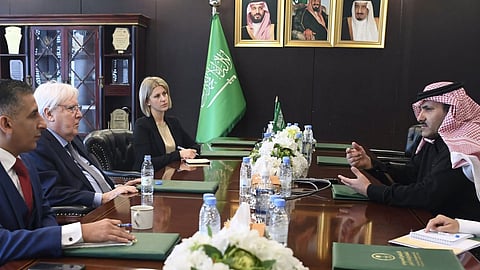 آل جابر: مباحثات مثمرة مع «غريفيث» بشأن الأزمة الإنسانية بمأرب وخزان صافر