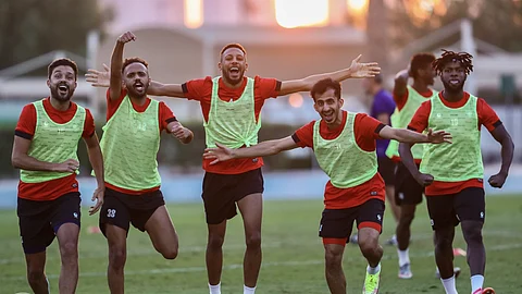 رسميًا.. ضمك يعلن تجديد عقد نجم الفريق لمدة موسمين