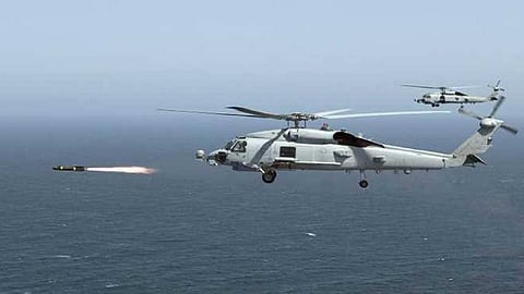 طائرات صقر البحر بالأسطول الشرقي السعودي تنفذ رمايات من منظومات التسليح للطائرة