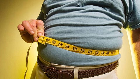 الخضيري يحذر من «التسدّح والتبطّح» وعلاقتهما بضعف العضلات والكرش