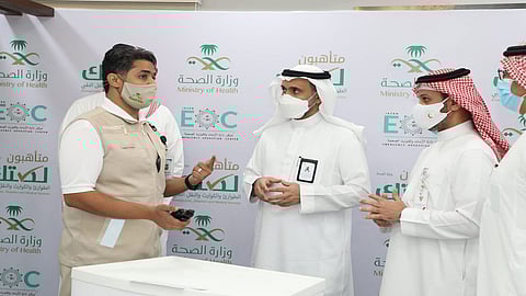 بالصور.. «وزير الصحة» يدشِّن منظومة الاتصالات اللاسلكية للإسعاف والمستشفيات بجازان