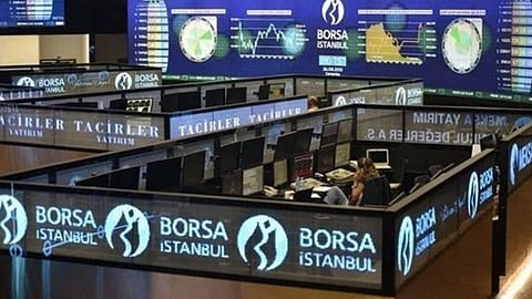 بورصة إسطنبول تعلق التداول بعد انهيار العملة التركية.. تجاوزت 17 ليرة للدولار