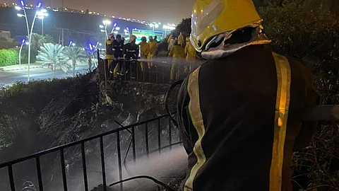 «مدني المجمعة» يخمد حريقاً اندفع في أشجار بحديقة في تمير