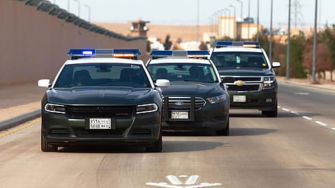 الإطاحة بمواطن لحيازته مخدرات بأحد الأماكن العامة بالرياض