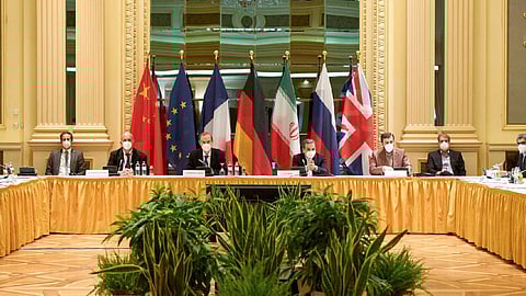 طهران تراوغ بشأن موعد استئناف محادثات فيينا.. وتوضح موقفها من المفاوضات الأمريكية