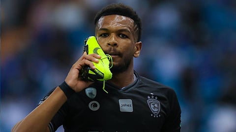 بالفيديو.. البليهي يثير الجدل بسبب احتفال «الحذاء» خلال مباراة الرائد