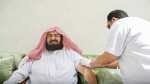 السديس: أنسنة الخدمات لذوي الهمم في الحرمين.. و8 آلاف عربة كهربائية وعادية للتسهيل على الزوار