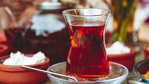 الدكتور النمر يحذر من خطر مميت لـ«الشاهي المُلَغّم»